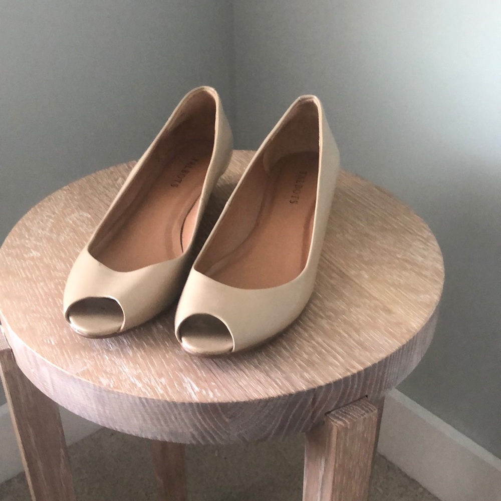 Talbots patent level nude wedges